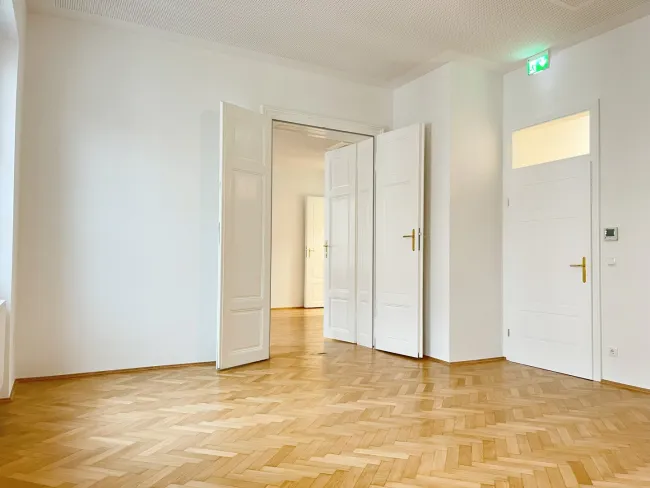 Repräsentatives Büro mit 5 Büroräumen und Balkon in zentraler Lage von Graz - Bild