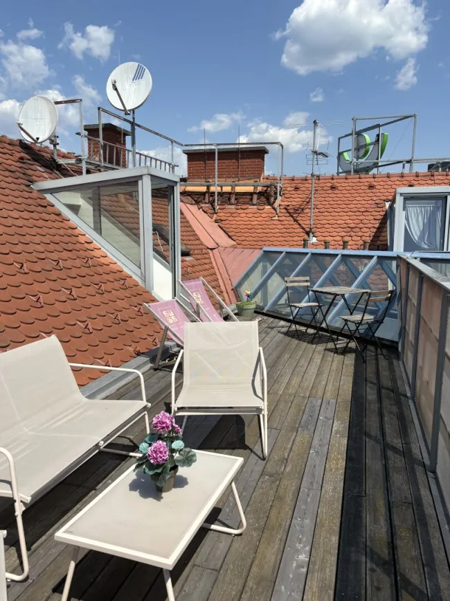 Charmante Dachgeschosswohnung mit Galerie und Dachterrasse im Herzen von Graz - Titelbild