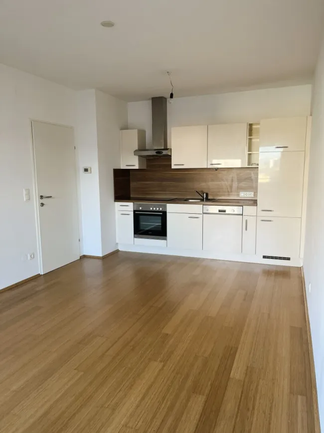 Helle 2-Zimmer-Wohnung mit Balkon in St. Peter - Titelbild