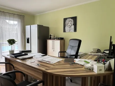 Büro EG