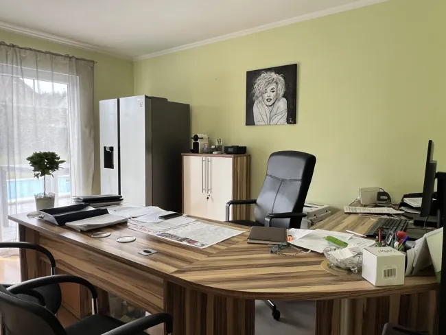 Büro EG