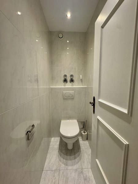 Wunderschöne 3 Zimmerwohnung mit extra Küche, Balkon und Einzelgarage - Nähe Schwimmbad in Hall in Tirol