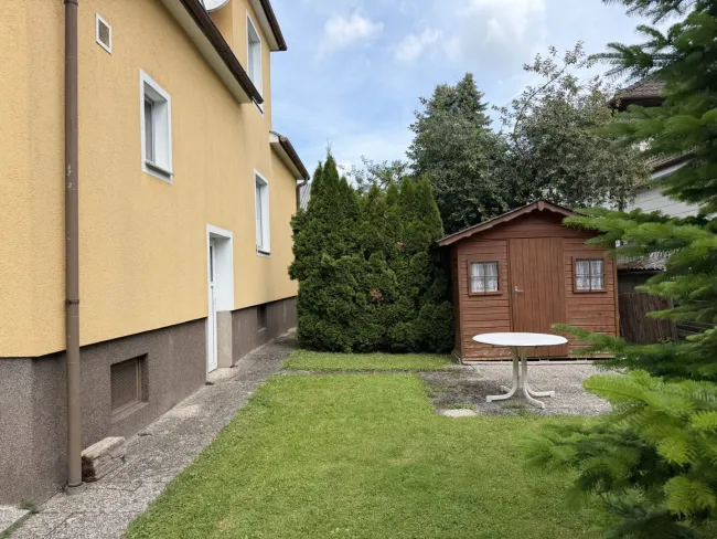 Gepflegtes Einfamilienhaus - 6 Zimmer, Garten, 2 Garagen - in Bischofstetten! - Bild