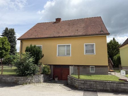 Gepflegtes Einfamilienhaus - 6 Zimmer, Garten, 2 Garagen - in Bischofstetten!