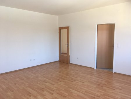 Zentrumsnahe 100m² Wohnung in Neunkirchen, renoviert, 4 Zimmer, MIETE