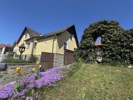 Zurück zur Natur! Mehrfamilienhaus mit unzähligen Nutzungsmöglichkeiten