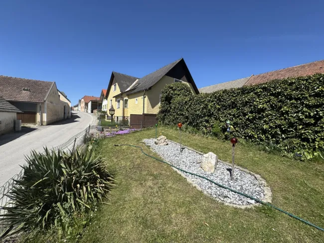 Zurück zur Natur! Mehrfamilienhaus mit unzähligen Nutzungsmöglichkeiten - Titelbild