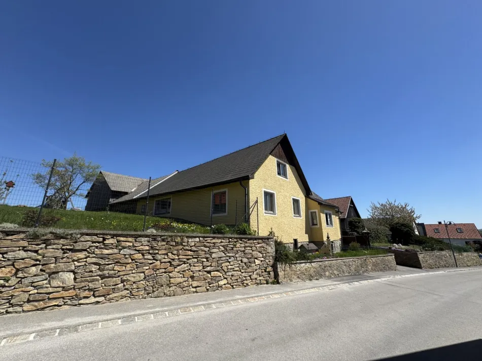 Zurück zur Natur! Mehrfamilienhaus mit unzähligen Nutzungsmöglichkeiten - Titelbild
