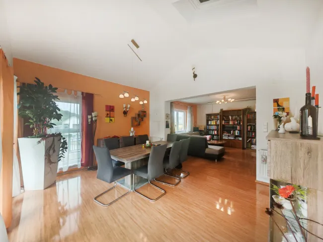 ☀️ Wohnen auf einer Ebene: Gepflegter Bungalow mit sonnigem Garten, Garage & Vollkeller - Bild