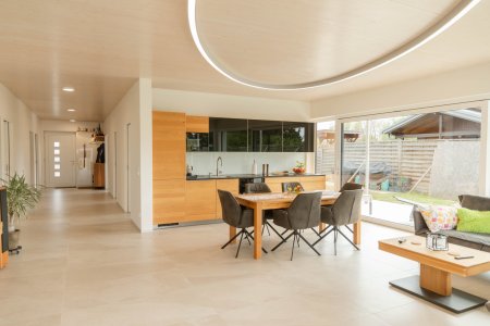 Moderner Bungalow auf großem Grundstück & Nebenhaus