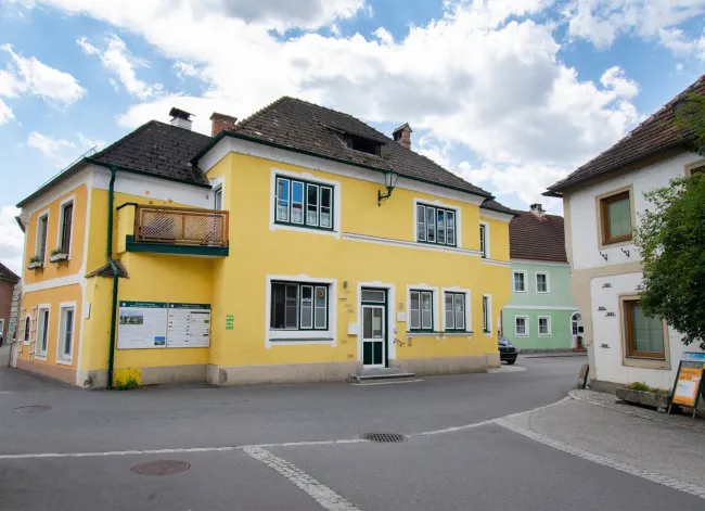 Markthaus im Herzen von Emmersdorf - am Tor zur Wachau! - Titelbild