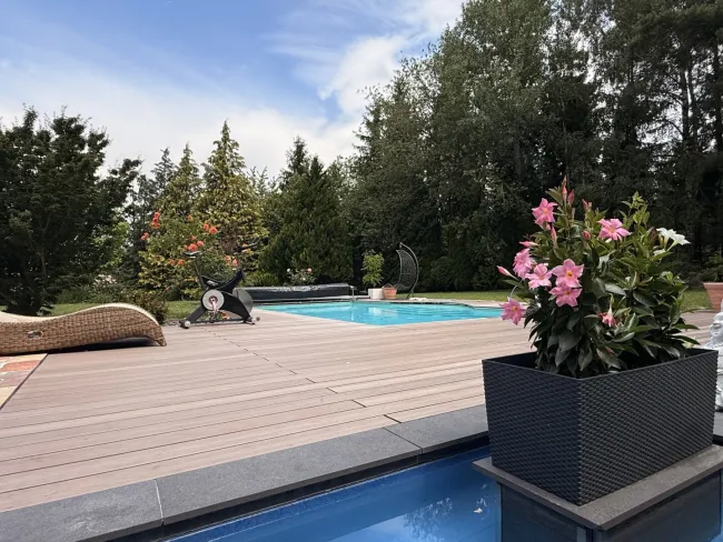 Alleinlage im Wienerwald: 1,24 ha Natur, Teich, Pool & ein Haus zum Ankommen - Titelbild