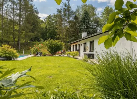 Alleinlage im Wienerwald: 1,24 ha Natur, Teich, Pool & ein Haus zum Ankommen