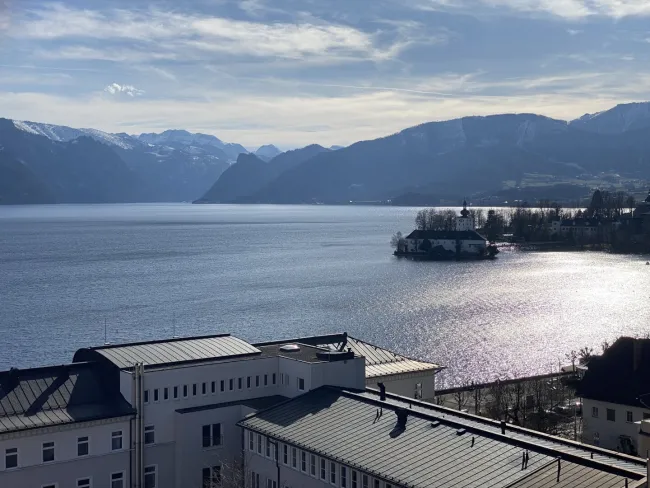 Wohnen über der Esplanade – modernes See-Apartment mit atemberaubendem Traunsee-Blick - Bild