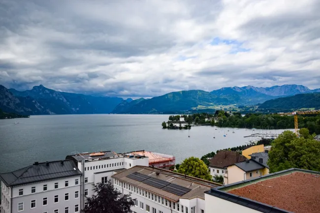 Wohnen über der Esplanade – modernes See-Apartment mit atemberaubendem Traunsee-Blick - Bild