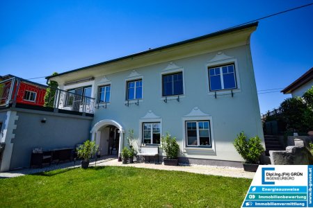 Zweifamilienhaus mit Garten, Garage & Fernblick in sonniger Aussichtslage