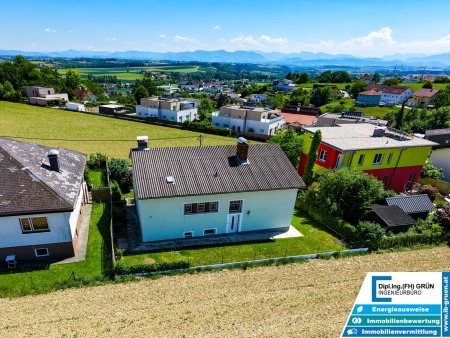 Zweifamilienhaus mit Garten, Garage & Fernblick in sonniger Aussichtslage