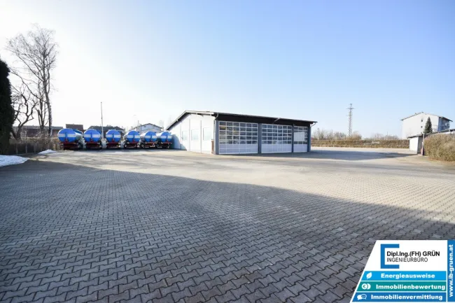 Speditionsbetriebe, Baufirmen, etc. aufgepasst! 7133m² Gewerbeobjekt - Wohnungen, Betriebshalle, Büro, befestigtes Freigelände, Garagen, Betriebstankstelle, uvm. - Bild