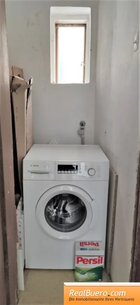 Abstelraum am Gang mit Platz für eine Waschmaschine