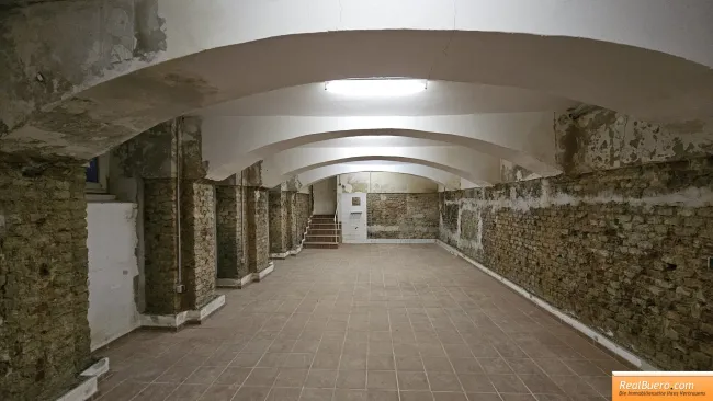HALBSOUTERRAIN IN DER ERDBERGSTRASSE NÄHE U3 - Titelbild