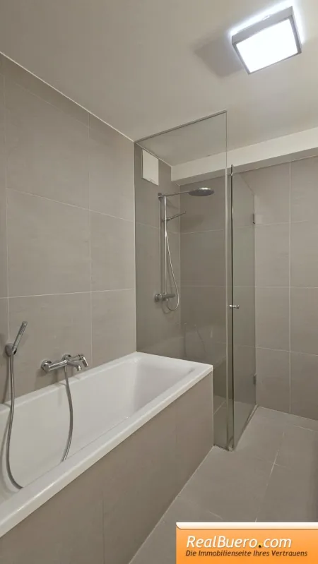 Erdgeschoß - Badezimmer