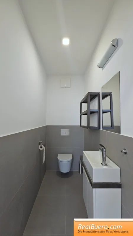 1. Ebene - Toilette mit Handwaschbecken