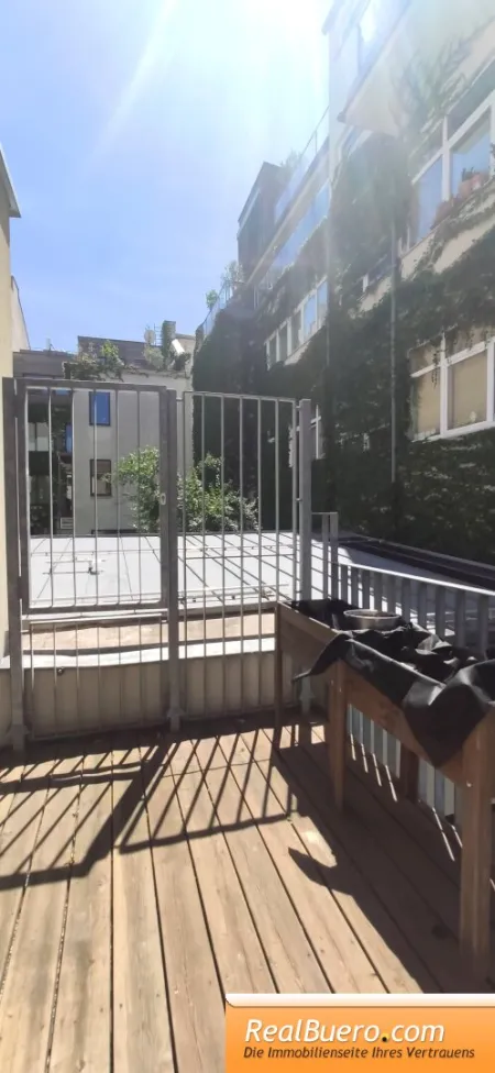 2. Ebene - Terrasse bei der Galerie derzeit