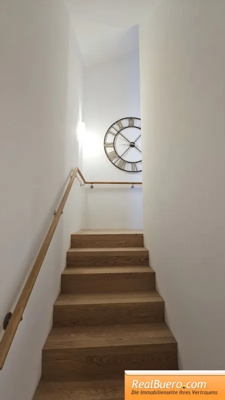 Treppenaufgang zur 1. Ebene