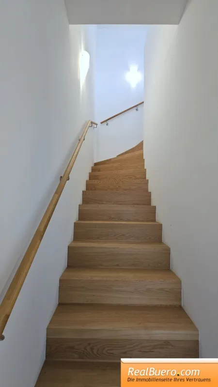 Treppenaufgang zur 2. Ebene - Galerie