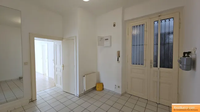 geräumiges Vorzimmer