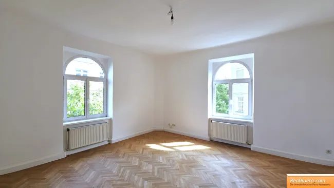 großese Eckzimmer
