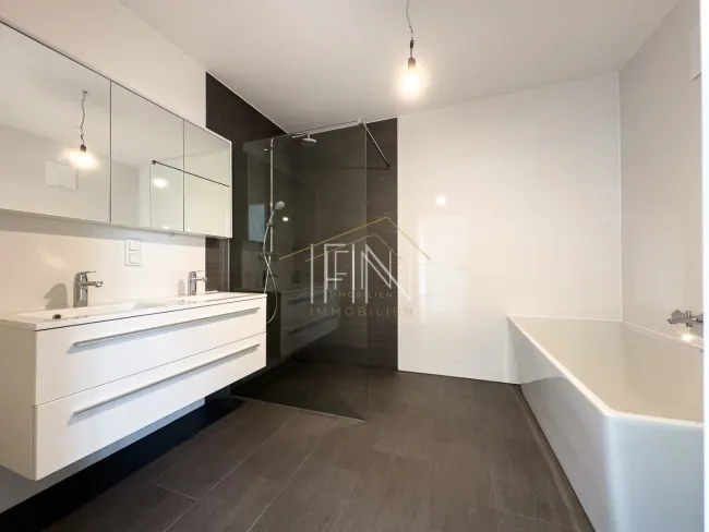 OG: Badezimmer