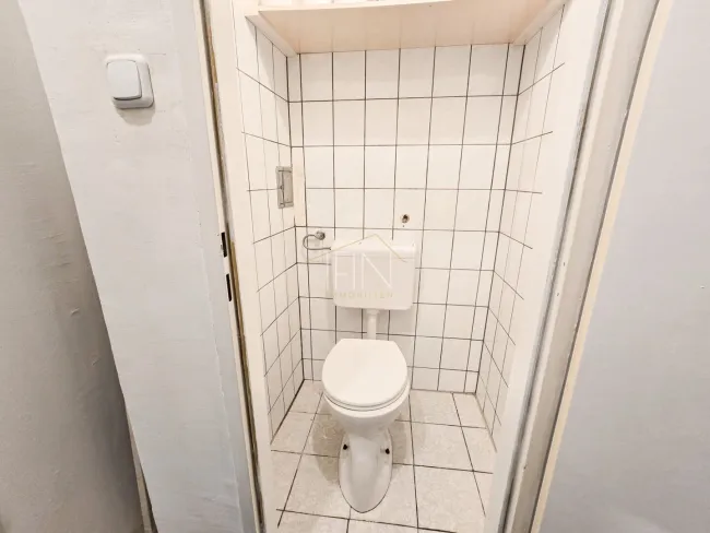 Wohnung 2) Toilette
