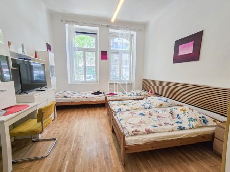 Wohnung 2) Wohn-/Schlafzimmer