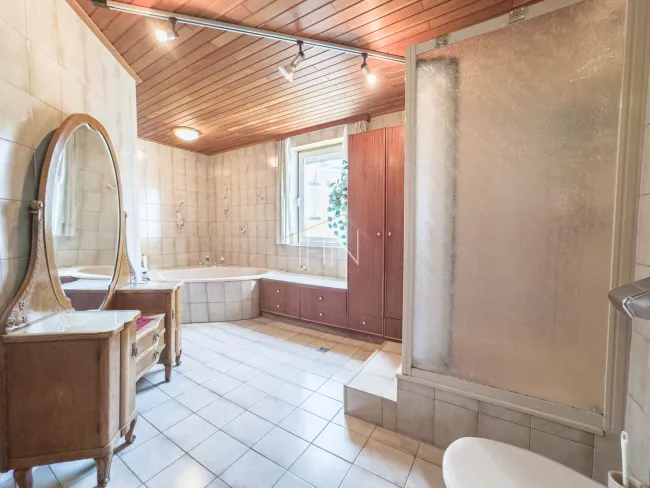 1. Stock: Badezimmer