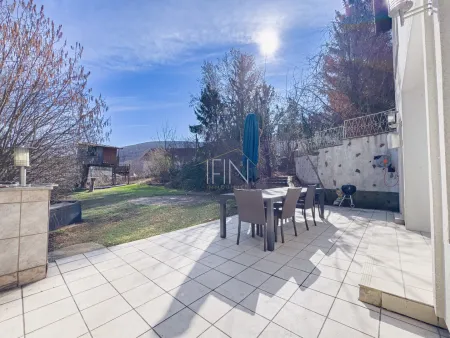 Terrasse mit Garten