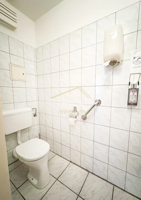 WC mit Handwaschbecken