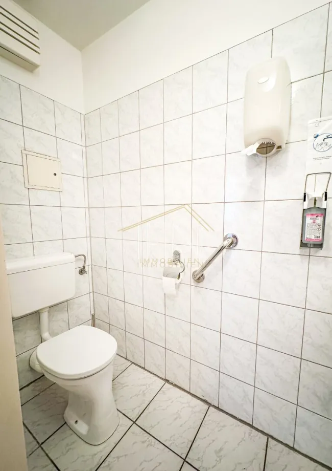 WC mit Handwaschbecken