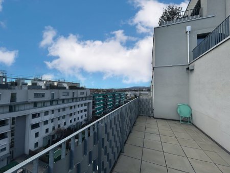 Provisionsfreie + teilmöbliert + Garagenabstellplatz: stilvolle Terrassenwohnung mit Fernblick in attraktiver Wohnlage!