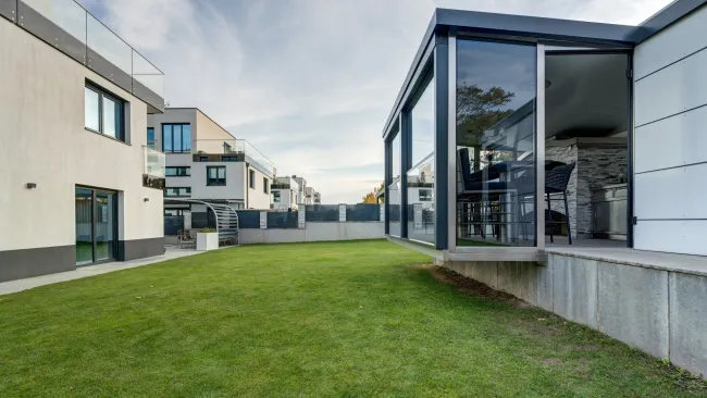 Pool, Outdoor-Kitchen & 4 Terrassen: Exklusive Doppelhaushälfte in Perchtoldsdorf! - Titelbild
