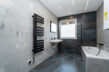 4 Zimmer & Top Anbindung: Sanierte 4-Zimmer Wohnung in sehr guter Lage!