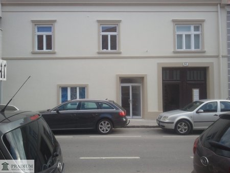 Zentral. Bestandssicher. Entwicklungsstark. – Zinshaus in Bruck an der Leitha für Investoren