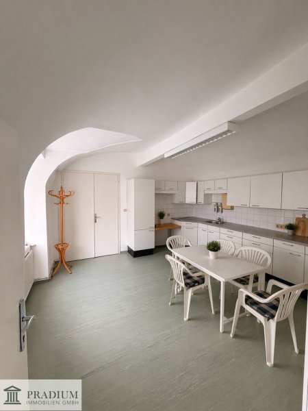 Stilvolle, barrierefreie Ordination oder Bürofläche mit Eigengarten in repräsentativer Stadtvilla nahe Hauptplatz & Bahnhof Bruck an der Leitha