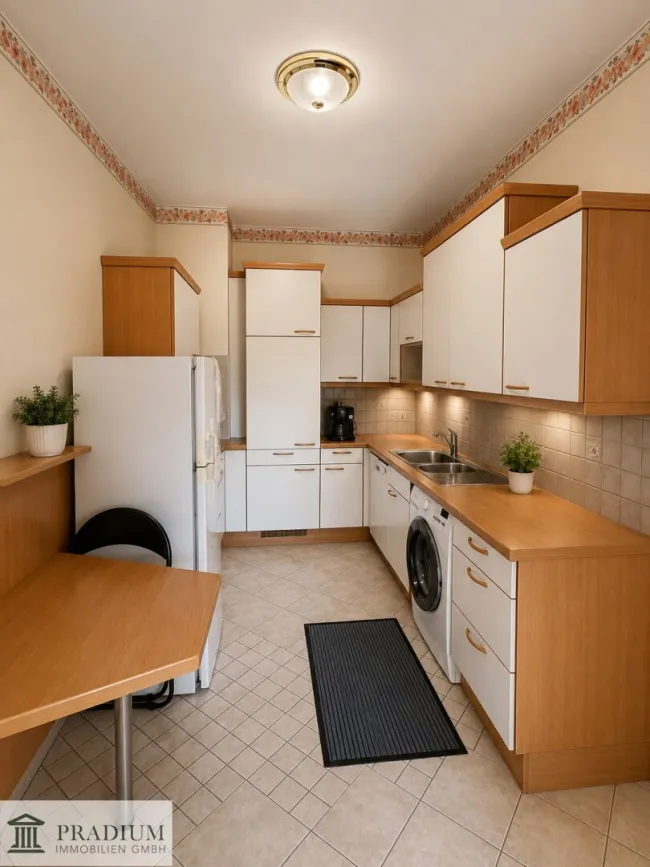 Stilvolle Anlegerwohnung mit Balkon und Grünblick - Bild