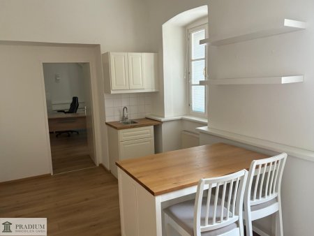 Charmantes Anlegerbüro in historischem Zinshaus in Bruck an der Leitha