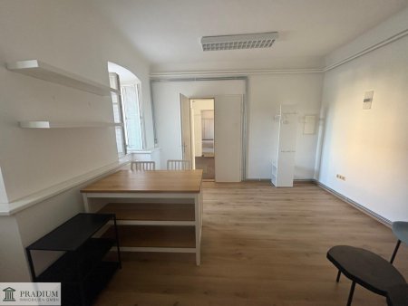 Charmantes Anlegerbüro in historischem Zinshaus in Bruck an der Leitha