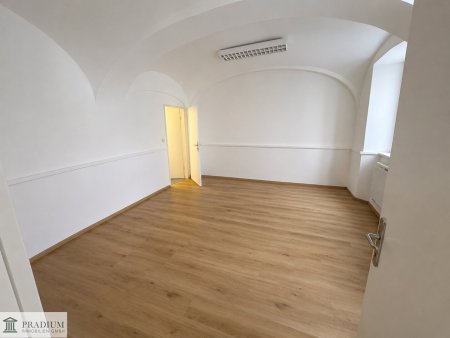 Charmantes Anlegerbüro in historischem Zinshaus in Bruck an der Leitha