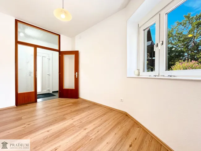 Attraktive 2-Zimmer-Wohnung in Top-Lage von Bad Vöslau – generalsaniert 2025 - Titelbild
