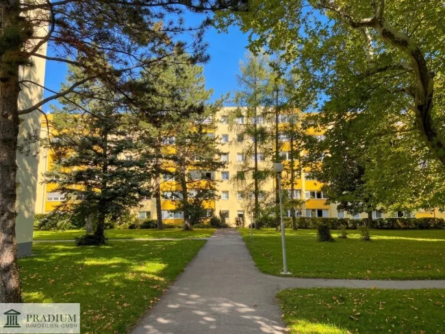 *** ERSTBEZUG nach Sanierung *** 3 Zimmerwohnung mit Loggia - Titelbild