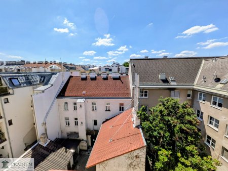 Hyppe 2 Zimmer Dachgeschoss-Wohnung
